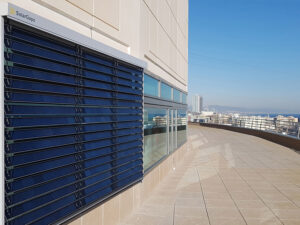 Dynamic solar shading technologies for glare reduction and energy ...