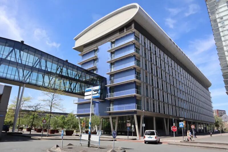 Repair of hairline cracks (0.2 mm) in the concrete balconies at LUMC hospital, Leiden (NL)