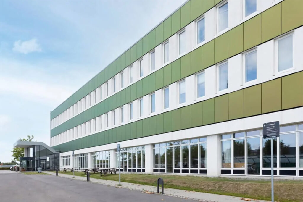 Retrofit with energy-positive envelope upgrade of the Bornholm Hospital in Rønne (Denmark)