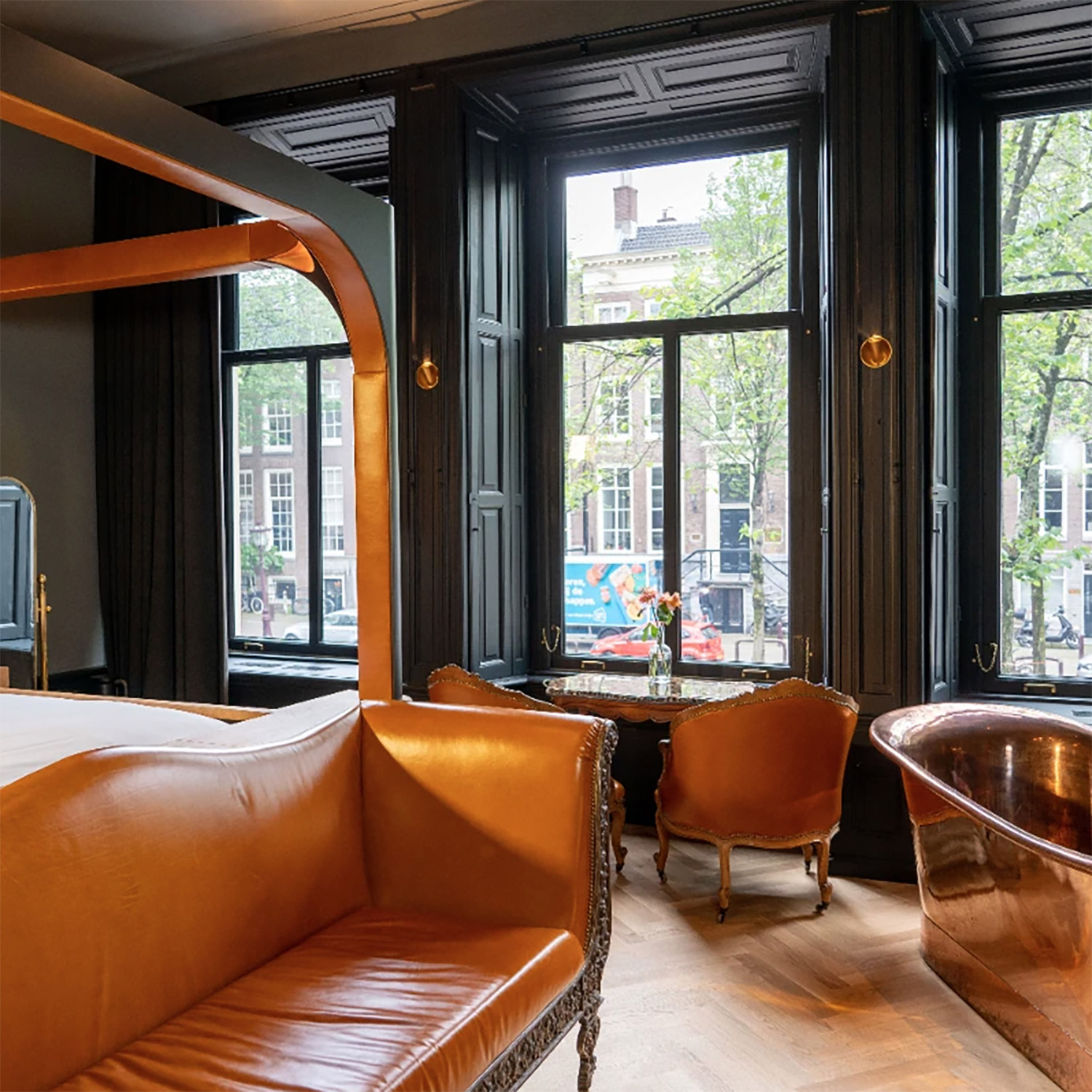 Retrofit of Hotel The Noblemen, a 17th-century canal house in Amsterdam (The Netherlands), with Fineo vacuum glazing installed throughout the facade