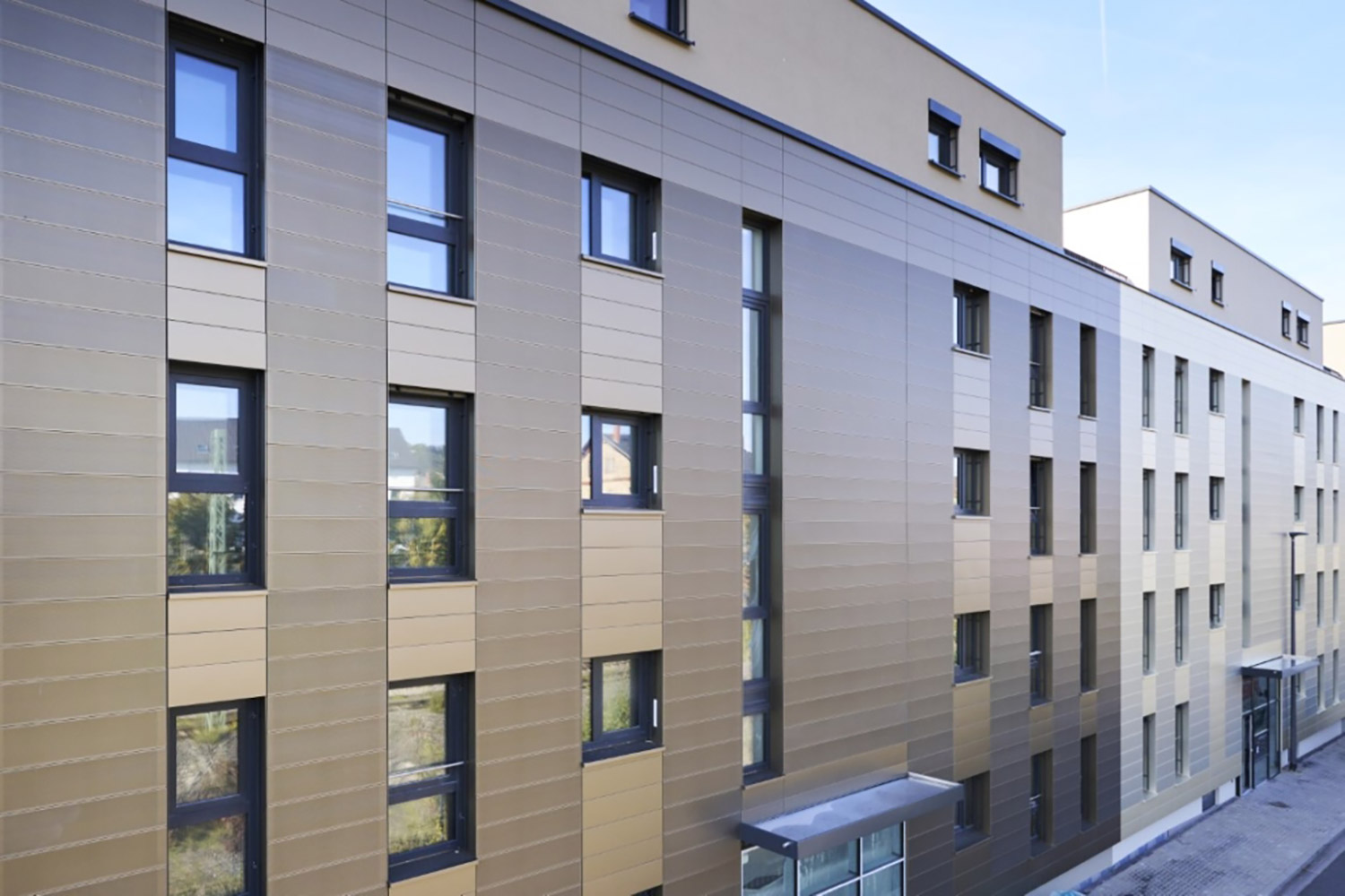 The LC Livin Residential Building in Lahnstein exemplifies innovative sound-absorbing design, which features perforated aluminum panels combined with specialized membranes.