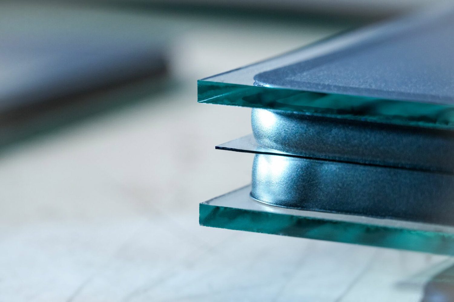 Thin triple insulating glass