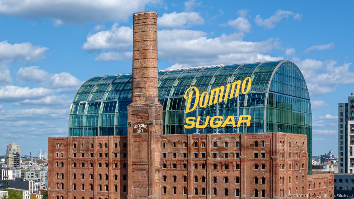 Domino Sugar Refinery, New York Architects: PAU - Practice for Architecture and Urbanism Façade Engineer: Focchi Group and MEW (Manfroni Engineering Workshop) Curved Glass: CRICURSA Photo Max Touhey