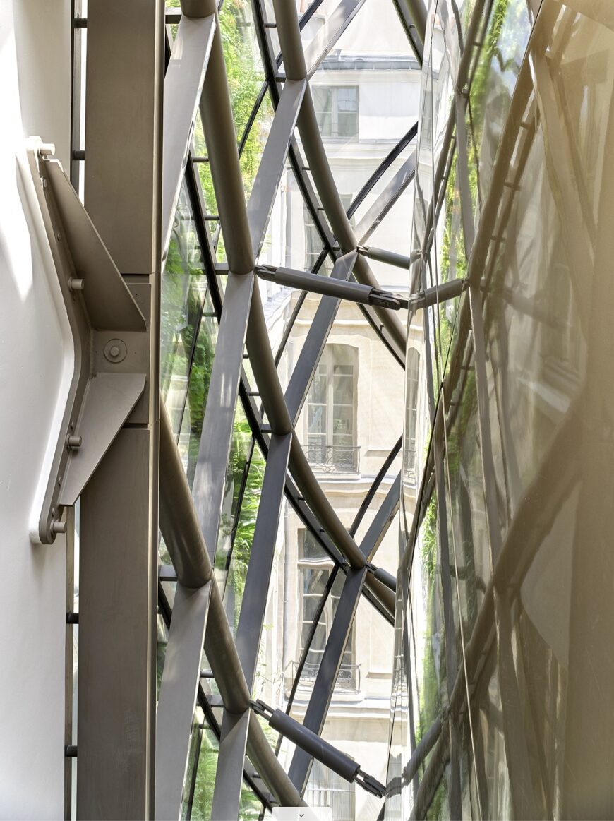 L'Oréal Headquarters - Le Visionnaire – Espace François Dalle, Paris Architects: Moatti-Rivière Facade Engineer / Contractor: Bellapart Group and RFR Structure et Enveloppe Curved glass: Sedak GmbH & Co. KG Image courtesy Moatti-Rivière