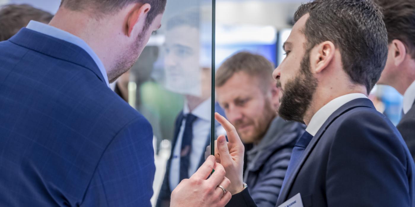 Vacuum glass offers excellent durability and an exceptionally long lifespan. Its vacuum-sealed gap reduces the risk of condensation and mold. With no gas inside the cavity, there is also no risk of leakage, ensuring stable insulation performance over time. (Photo courtesy of AGC Glass / FINEO)